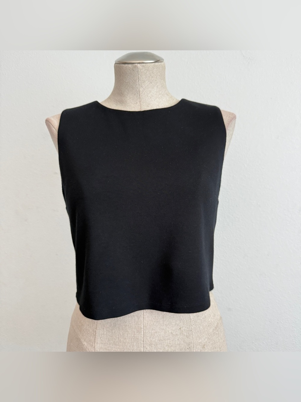 Alice + Olivia Sleeveless Crop Top | Black | Back Zip